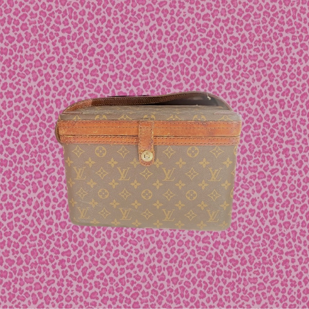 VINTAGE LOUIS VUITTON VANITY CASE- from the 60s